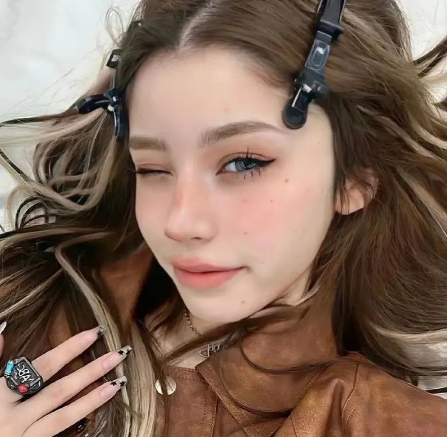 与彩云相遇2023